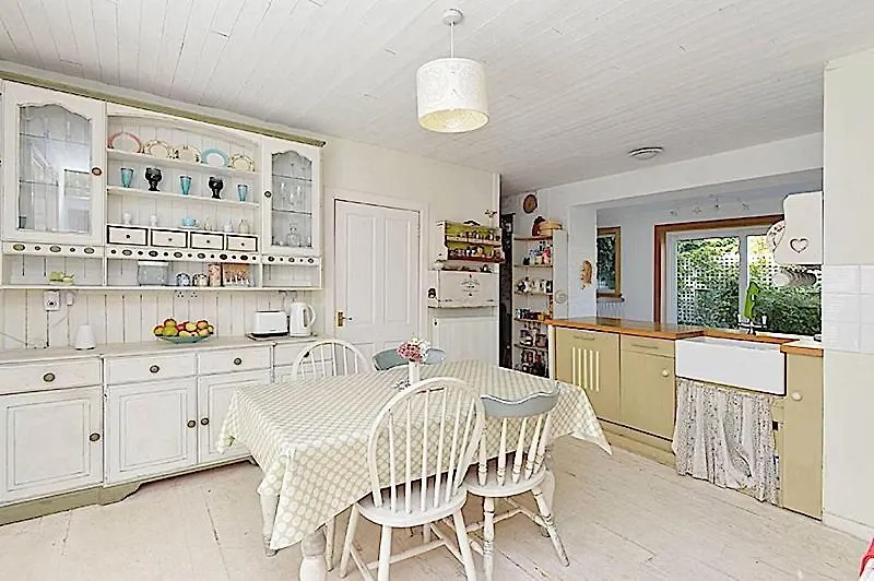 3 Bed Charming Cottage For Share ,Private Double Room , Fast Fibre Optik Int, Free Parking, Garden Edinburgh